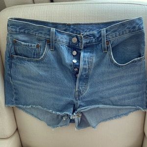 Levi’s high waisted shorts cut off button up front Wedgie back